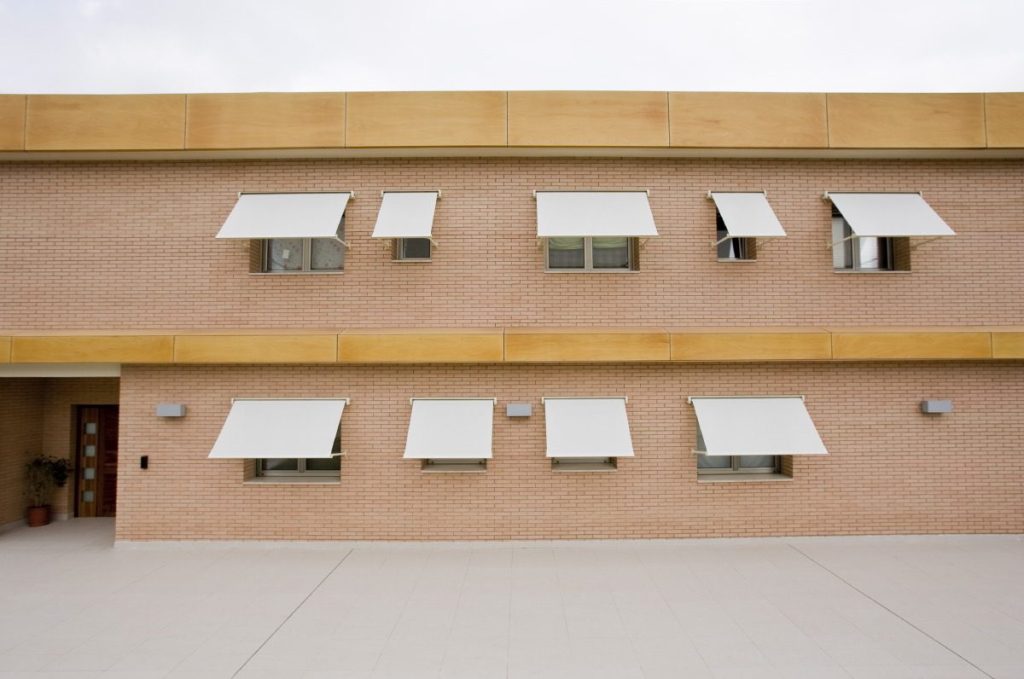 Toldo punto recto MicroBox 04 Toldo punto recto con cofre MicroBox