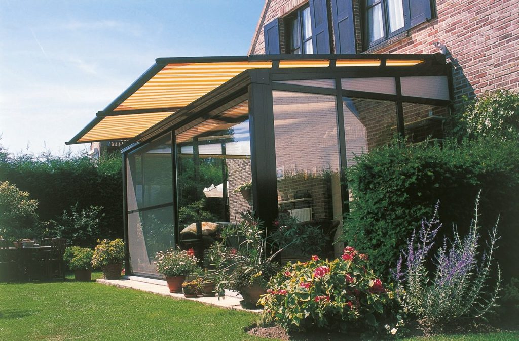 Toldo veranda Brustor B126 07 Toldo veranda Brustor B126 sobre techo acristalado